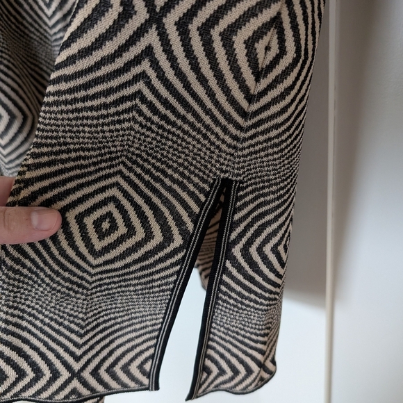 Escada Black and Cream Geometric Women's Sweater Cardigan sz 38 EU - Picture 5 of 7